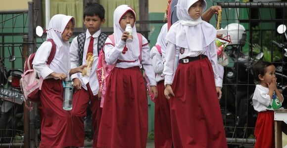 Bantu Satu Anak Sekolah